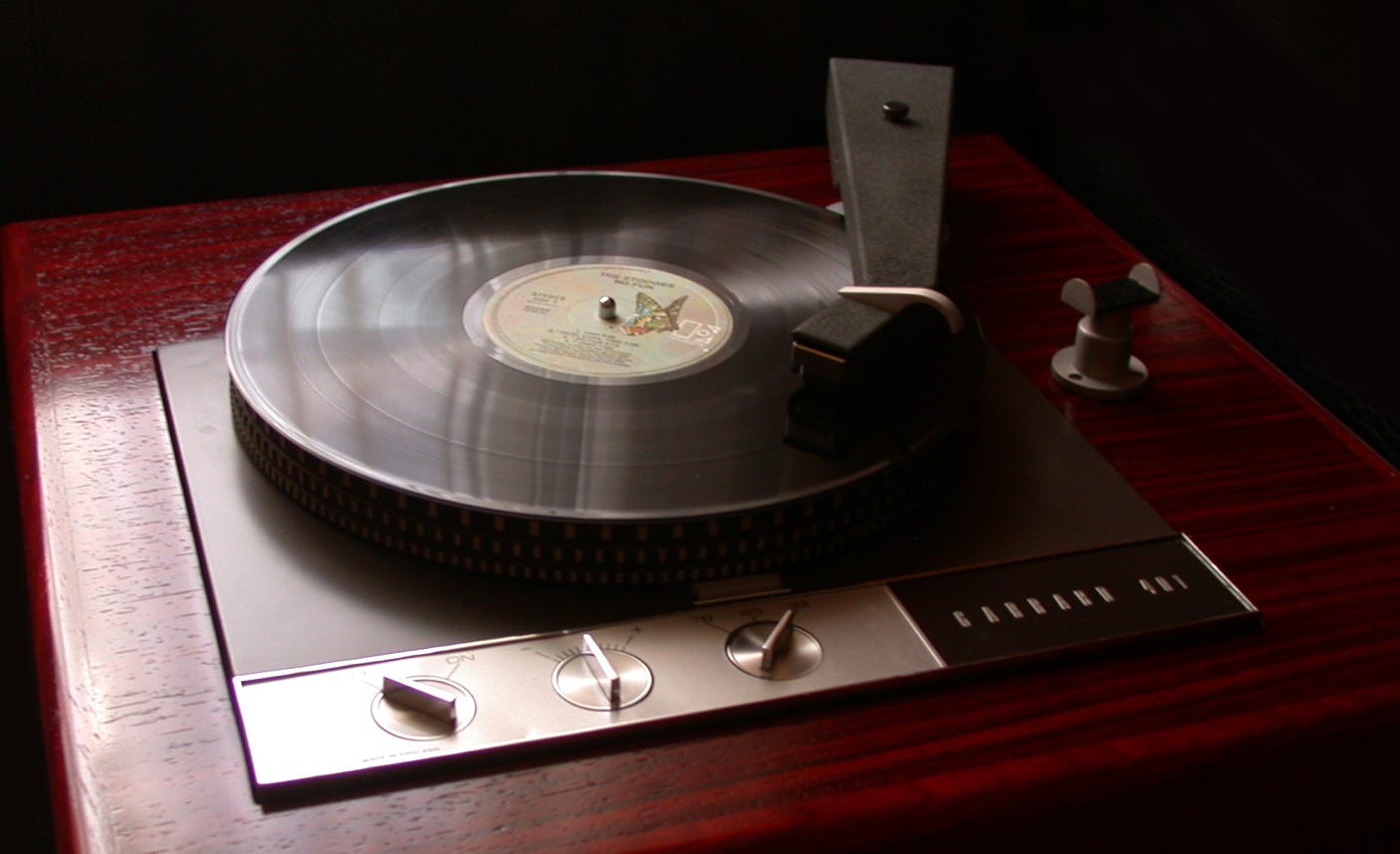 The turntable was matched with a Karmadon remake of the Gray 206 tonearm and a  DENON DL-102 cartridge.